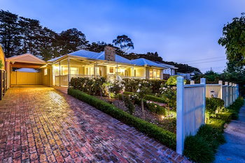 Lovely 5BR House Walk To Train And Shops - Kalgoorlie Accommodation 1