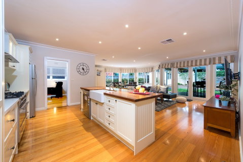 Lovely 5BR House Walk To Train And Shops - Kalgoorlie Accommodation 3
