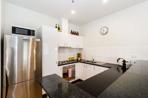 AERIN, 2BDR Melbourne Apartment - Kalgoorlie Accommodation 6