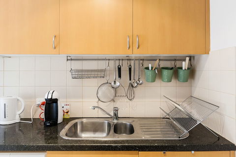 NAOMI, 2BDR South Melbourne Apartment - Kalgoorlie Accommodation 2