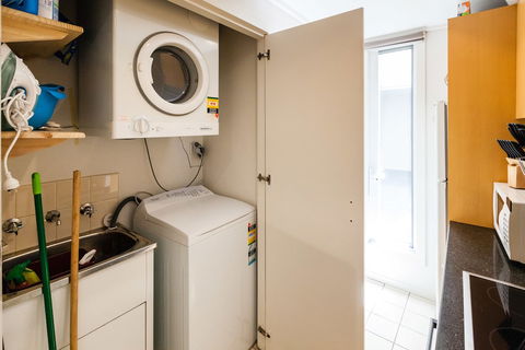 NAOMI, 2BDR South Melbourne Apartment - Kalgoorlie Accommodation 0