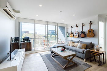 YUKI, 1BDR Melbourne Apartment - Kalgoorlie Accommodation 0