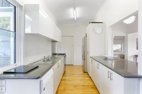 Tallarook Beach House - Kalgoorlie Accommodation 2