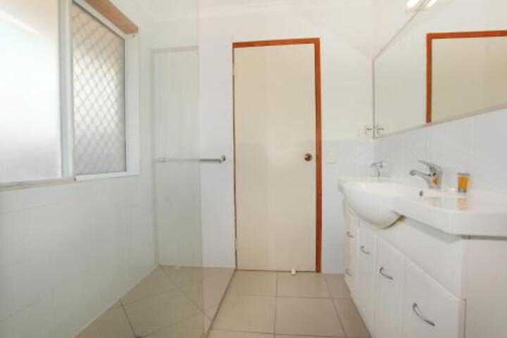 Yaroomba QLD Kalgoorlie Accommodation