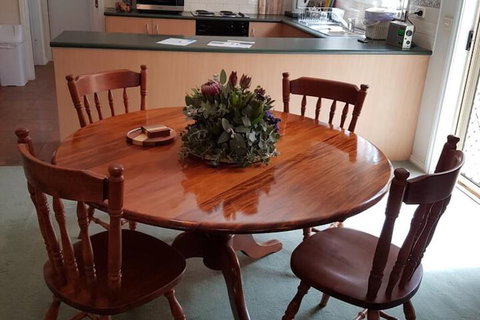 Cobram Cottage - Kalgoorlie Accommodation 7