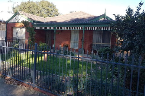 Cobram Cottage - Kalgoorlie Accommodation 1