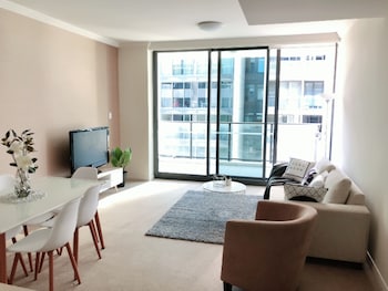 The Elegant Designer Home - Kalgoorlie Accommodation 0