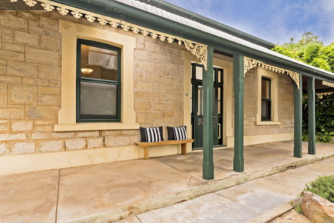 Pembury Cottage - Kalgoorlie Accommodation 2