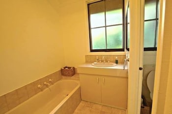 Namaste - Great Family Getaway - Kalgoorlie Accommodation 5