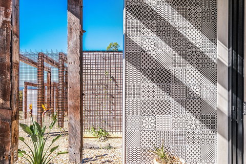 Blackbird - Kalgoorlie Accommodation 0