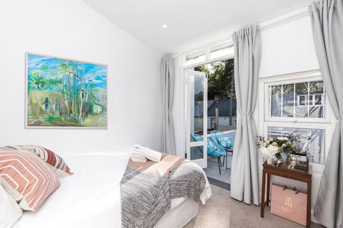 19th Century Sydney 2 Storey Cottage - Kalgoorlie Accommodation 1