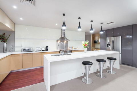 Luxury Bungalow - Kalgoorlie Accommodation 3