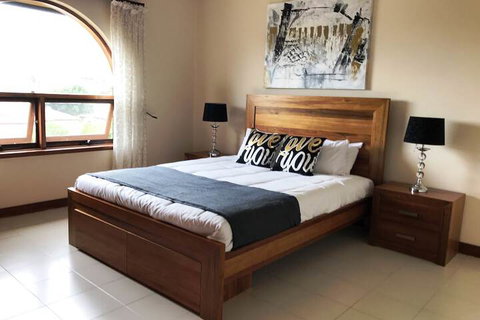 Adelaide Holiday Home - Kalgoorlie Accommodation 2