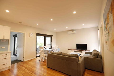 Apollo Bay Seal Apartments - Kalgoorlie Accommodation 5