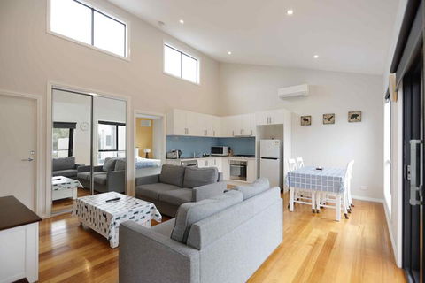 Apollo Bay Seal Apartments - Kalgoorlie Accommodation 3