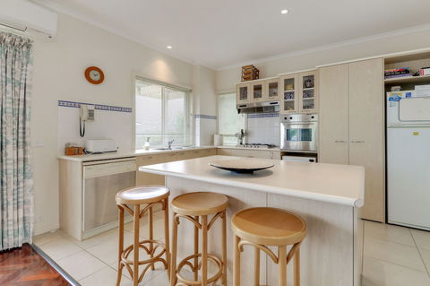 Aegina - Kalgoorlie Accommodation 6