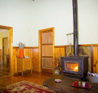 Red Tractor Retreat - Kalgoorlie Accommodation