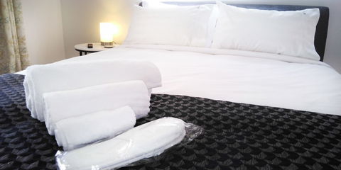 Lakeside Retreat & Business - Kalgoorlie Accommodation 4
