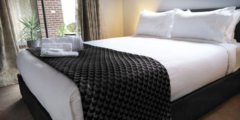 Lakeside Retreat & Business - Kalgoorlie Accommodation 1