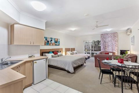 Zenith Studio Unit 3, 10 Messines Street - Kalgoorlie Accommodation 0