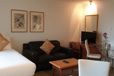Sydney Hyde Park Paxsafe Apartments - Kalgoorlie Accommodation 4