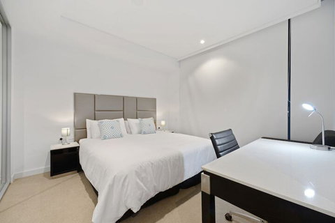 Peaceful Water Side Retreat With Huge Courtyard - Kalgoorlie Accommodation 1
