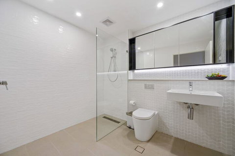 Peaceful Water Side Retreat With Huge Courtyard - Kalgoorlie Accommodation 2
