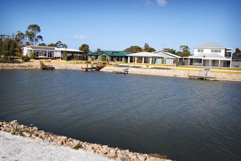 Serene Shores - Kalgoorlie Accommodation 1