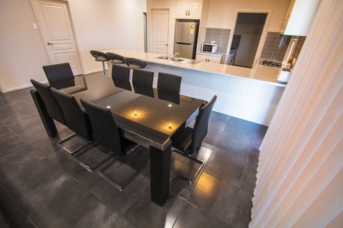 Serene Shores - Kalgoorlie Accommodation 6