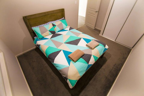 Serene Shores - Kalgoorlie Accommodation 7
