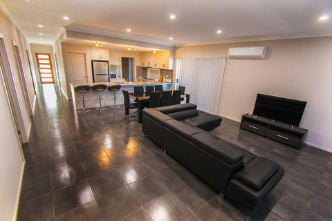 Serene Shores - Kalgoorlie Accommodation 5