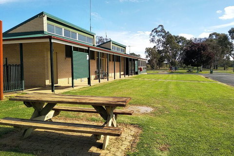 Holbrook Motor Village - Kalgoorlie Accommodation 1