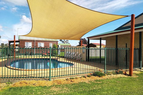Holbrook Motor Village - Kalgoorlie Accommodation 7