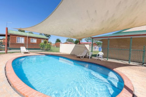Holbrook Motor Village - Kalgoorlie Accommodation 0