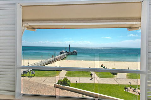 Deep Blue 8 - Kalgoorlie Accommodation 5