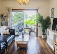 Bright  Spacious Home with Hotel Grade Cleanliness - Kalgoorlie Accommodation