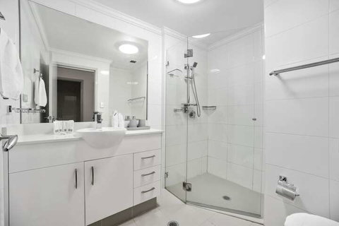 Stylish & Spacious Apt With Double Living Room - Kalgoorlie Accommodation 6
