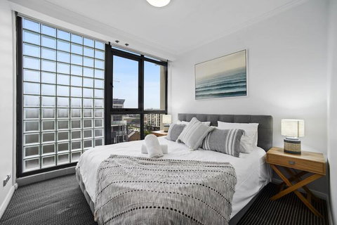 Stylish & Spacious Apt With Double Living Room - Kalgoorlie Accommodation 4