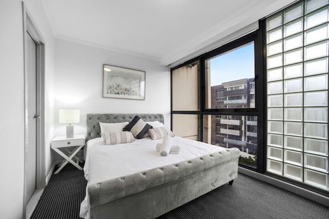 Stylish & Spacious Apt With Double Living Room - Kalgoorlie Accommodation 2