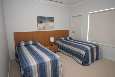 Deep Blue 13 - Kalgoorlie Accommodation 6