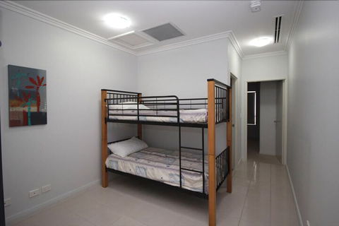 Deep Blue 13 - Kalgoorlie Accommodation 5