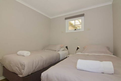 Atticus Cottage - Kalgoorlie Accommodation 5
