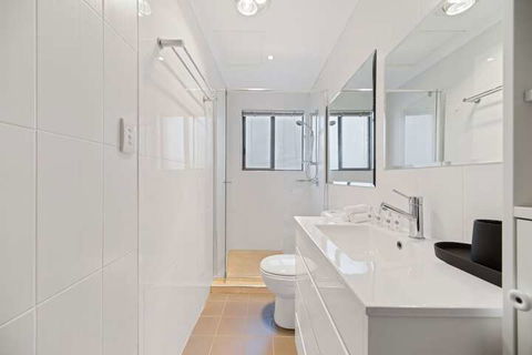 HomeHotel 4 Bedroom & Homeoffice With Nice Pool - Kalgoorlie Accommodation 5