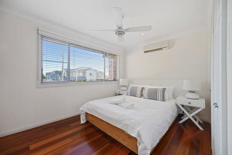 HomeHotel 4 Bedroom & Homeoffice With Nice Pool - Kalgoorlie Accommodation 1