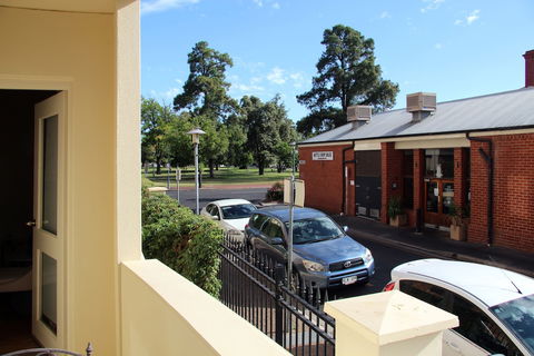 Adelaide Central Apartment - 3BR, 2Bath & Carpark - Kalgoorlie Accommodation 6