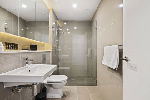 HomeHotel Waterside Luxury & New Residences - Kalgoorlie Accommodation 4