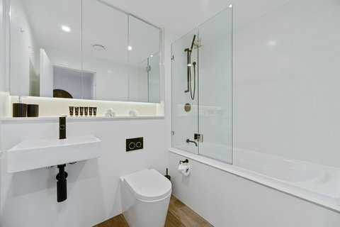 HomeHotel Luxury & Contemporary Apt - Kalgoorlie Accommodation 4