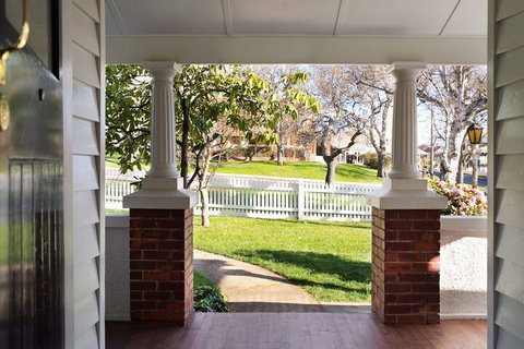 Fontaine - Kalgoorlie Accommodation 2
