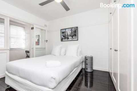 Two Bedroom Apartment In Elizabeth Bay & Potts Point - Kalgoorlie Accommodation 6