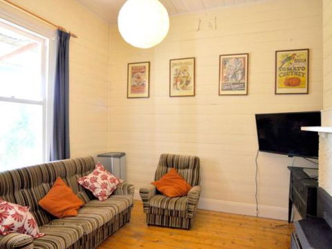 MY Fair Lady External Bathroom PET Friendly - Kalgoorlie Accommodation 2
